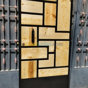 Portes d'entrée lourdes en bois et métal | Alger - Algérie | Dir L’affaire