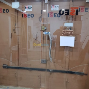 Vitrine en verre trempé | Oran - Algérie | Dir L’affaire